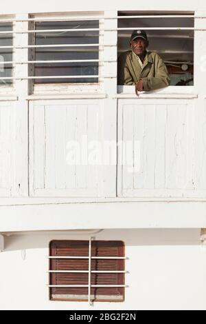 Capitaine du bateau de croisière sur le fleuve Sénégal, Bou el Mogdad. Banque D'Images