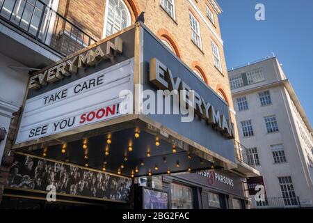 Londres, Royaume-Uni. 20 avril 2020. Coronavirus : Everyman Cinema à Baker Street reste fermé pendant la semaine 6 du maintien au Royaume-Uni. Le Secrétaire aux affaires étrangères Dominic Raab a annoncé trois semaines de mesures de protection supplémentaires pour prévenir la propagation de la Covid-19. Un deuxième examen des restrictions sociales actuelles est prévu le 7 mai. Crédit: Guy Corbishley/Alay Live News Banque D'Images