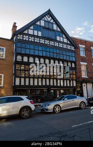 Chester, Royaume-Uni: 1 mars 2020: The Bear and Billet est une auberge traditionnelle Englsih qui date de 1664. Situé sur Lower Bridge Street, Chester. Banque D'Images