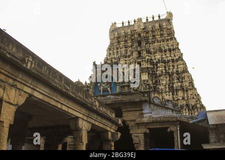 Tour de temple d'un temple ancien à papanasam au sud du Tamil Nadu, inde Banque D'Images
