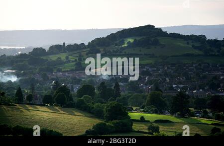 Niché dans la campagne anglaise Gloucestershire ville de Stroud captures le soleil de l'après-midi Banque D'Images