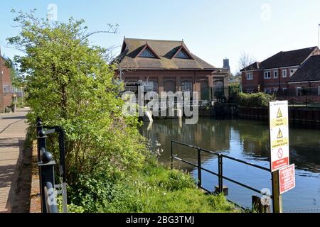 New Mills sluice sur la rivière Wensum, Norwich, Norfolk, Royaume-Uni Banque D'Images