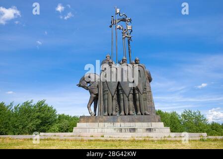 PSKOV, RUSSIE - 11 JUIN 2018 : vue sur le monument « Bataille de la glace » sur la montagne Sokolikha, le jour ensoleillé de juin Banque D'Images