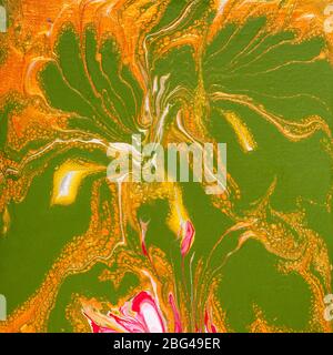 peinture abstraite avec des peintures acryliques jaunes et vertes Banque D'Images
