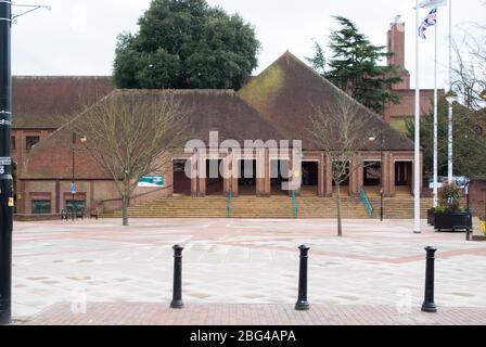 Années 1970 Architecture néo-vernaculaire briques rouges formes Hillingdon Civic Center, High Street, Uxbridge UB8 1UW par Andrew Derbyshire Banque D'Images