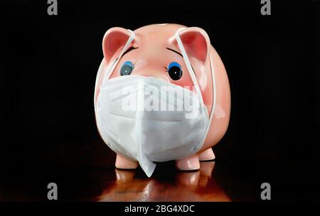 Banque de porc avec masque facial N 95 pour l'éclosion de virus. Banque D'Images