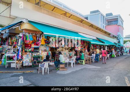 Boutiques à Saint-Jean Antigua-et-barbuda caraïbes mer des caraïbes Antilles antilles antilles antilles, terminal de croisière, bateaux de croisière, magasins à antgiua, bord de mer St johns antigua Banque D'Images