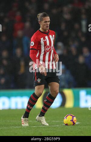 CARDIFF, PAYS DE GALLES Jannik Vestergaard de Southampton lors du match de la Premier League entre Cardiff City et Southampton au stade de Cardiff City, à Cardiff, le samedi 8 décembre 2018. (Crédit: Mark Fletcher | mi News) Banque D'Images