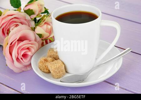 Tasse de café, sur fond en bois couleur Banque D'Images