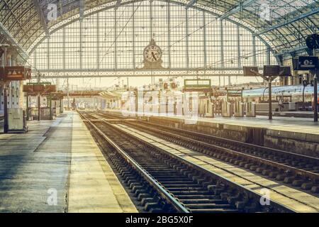 Bordeaux , France - 27 septembre 2018 : Gare principale Bordeaux-Saint-Jean. L'édifice de la gare actuelle a ouvert ses portes en 1898 Banque D'Images