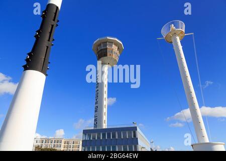 Tour de contrôle du port & balises de navigation,Le Havre,Normandie,France,Europe Banque D'Images