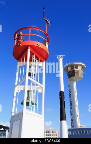 Tour de contrôle du port & balises de navigation,Le Havre,Normandie,France,Europe Banque D'Images