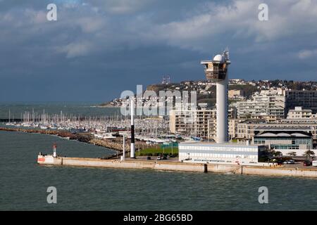 Tour de contrôle du port & balises de navigation,Le Havre,Normandie,France,Europe Banque D'Images