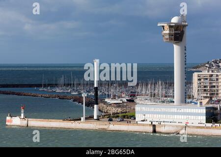 Tour de contrôle du port & balises de navigation,Le Havre,Normandie,France,Europe Banque D'Images