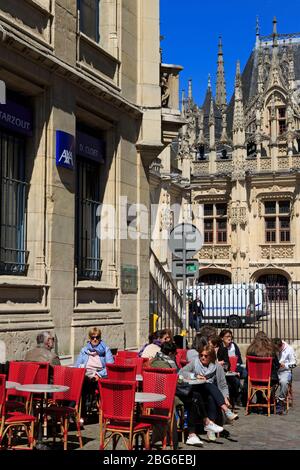 Café près de la place de la Justice, Rouen, Normandie, France, Europe Banque D'Images