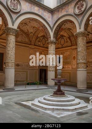 Florence Italie 23 février 2020: Intérieur du siège du Palazzo Vecchio du conseil municipal de Florence avec ses magnifiques œuvres d'art ancien Banque D'Images