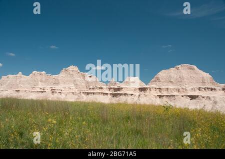 Formations rocheuses colorées dans le parc national de Badlands, Dakota du Sud, États-Unis Banque D'Images