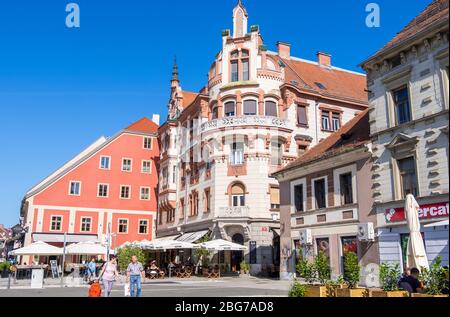 Maribor, Slovénie - 09 août 2019 : place principale à Maribor avec l'hôtel de ville de Maribor et la colonne de la peste Banque D'Images