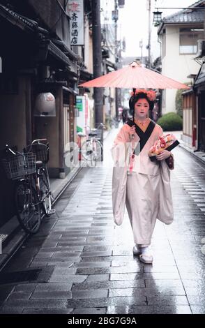 Maiko (geisha) à Kyoto, Japon Banque D'Images