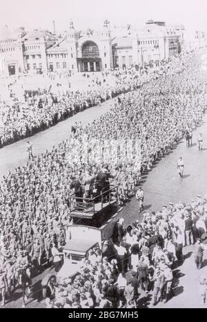 La procession d'une colonne de prisonniers de guerre allemands nazis sous escorte à Moscou le 17 juillet 1944. Banque D'Images