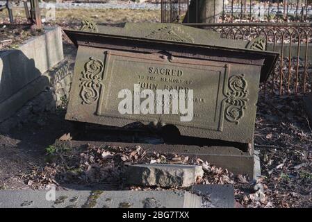 Tombe D Un Bebe Acred To The Memory Of John Baird Qui Est Mort Le 23 Novembre 12 De 2 Ans Et 2 Mois Avec L Oeil De Providence Photo Stock Alamy