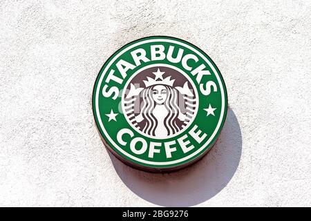 Panneau Starbucks sur le mur Banque D'Images