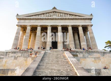 Temple de la renommée Walhalla avec escalier, vue extérieure, Donaustauf, Haut-Palatinat, Bavière, Allemagne Banque D'Images