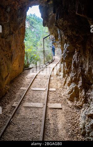 Vue sur les gorges depuis les tunnels le long de la promenade de Karangahake Windows, Waikino, Île du Nord Nouvelle-Zélande Banque D'Images
