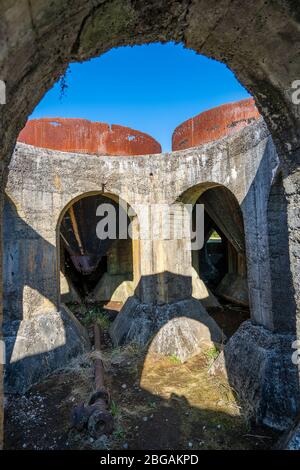 Vestiges de la batterie Victoria Gold Battery le long de la rivière Ohinemuri à Waikino, île du Nord, Nouvelle-Zélande Banque D'Images