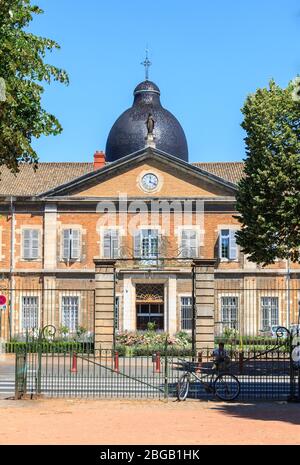 Macon, France- 6 juin 2010: Saône et Loire, place de la paix et hôpital Hôtel-Dieu en Bourgogne, ville de Macon , France Banque D'Images