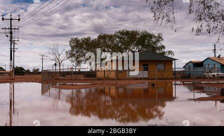 Inonder la maison après la pluie dans le désert de l'Australie Banque D'Images