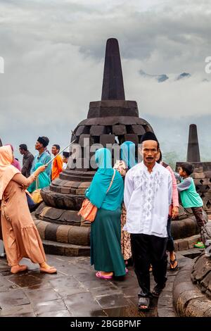 Visiteurs intérieurs indonésiens au temple de Borobudur, Yogyakarta, Java centrale, Indonésie Banque D'Images