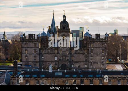 Bâtiment de l'école George Heriot vu de l'esplanade du château d'Édimbourg. Banque D'Images