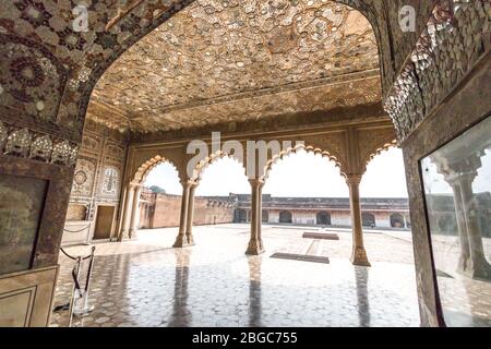 Sheesh Mahal (Palais des glaces), palais décoré avec ornement à Lahore, au Pakistan, et site classé au patrimoine mondial de l'UNESCO. Banque D'Images