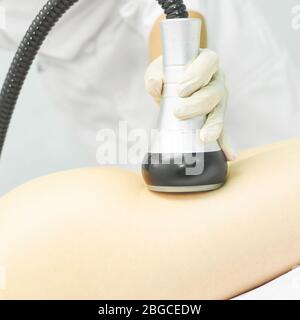 Appareil de massage sous vide. Traitement anti cellulite de correction du corps. Perte de poids Banque D'Images