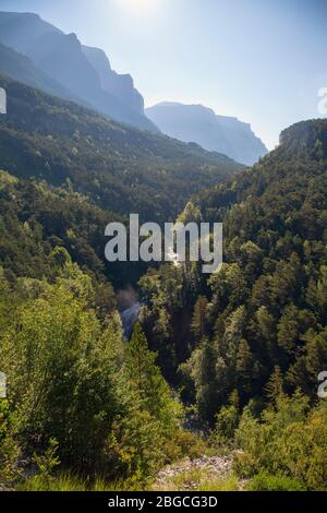 Parc National Ordesa Y Monte Perdido. Parque Nacional de Ordesa y Monte Perdido. Province De Huesca, Aragon, Espagne. La rivière Arazas. Le parc est par Banque D'Images