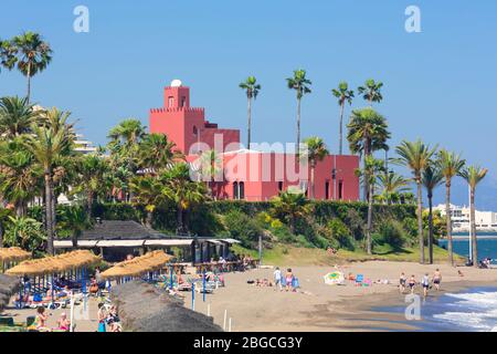 Vue sur Playa de Arroyo de la miel y los Melilleros à Castillo Bi-il, Benalmadena Costa, Costa del sol, Malaga Province, Espagne. Banque D'Images