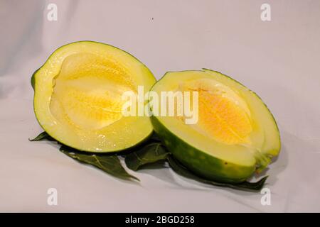 Papayas frais sur une papaye. Sain et savoureux avec de la texture agréable Banque D'Images