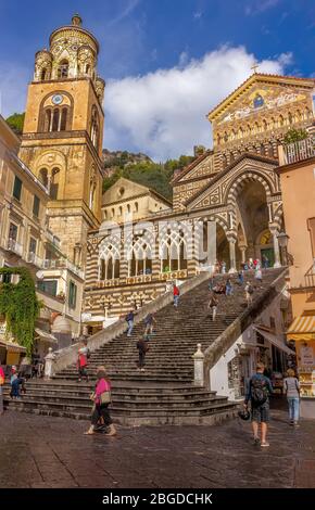 A quelques pas du Duomo Cattedrale Sant' Andrea à Amalfi, côte amalfitaine (Costiera Amalfitana), site classé au patrimoine mondial de l'UNESCO, Campanie, Italie Banque D'Images