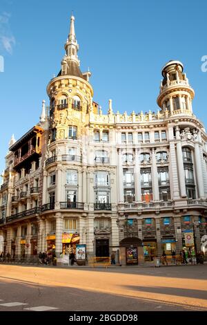 Madrid, Espagne - Casa de Allende un bâtiment traditionnel à côté de Edificio menses à la Plaza de Canalejas. Banque D'Images