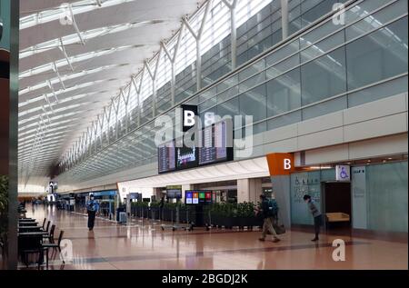 Tokyo, Japon. 21 avril 2020. Cette photo montre un terminal vide de l'aéroport Haneda de Tokyo le mardi 21 avril 2020. ANA a révisé ses prévisions financières pour l'exercice terminé le 31 mars à la suite de la nouvelle éclosion de coronavirus. LE bénéfice net du groupe D'ANA va diminuer de 71 pour cent à 27 milliards de yens. Crédit: Yoshio Tsunoda/AFLO/Alay Live News Banque D'Images