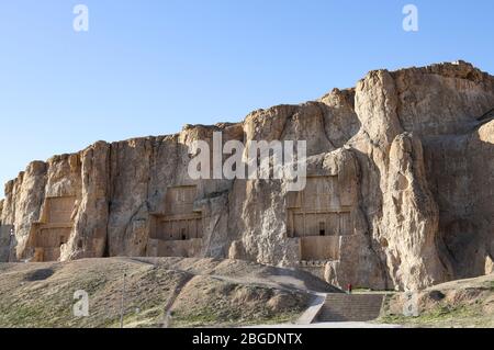 Naqsh-e Rostam est la nécropole de la dynastie Achaémenid, l'ordre des tombes de Naqsh-e Rustam suit (de gauche à droite): Darius II, Artaxerxes I, Banque D'Images