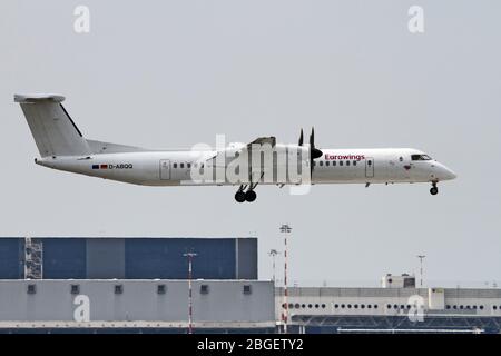 D-ABQQ Eurowings Bombardier DHC-8-401 Q Dash 8 à Malpensa (MXP / LIMC), Milan, Italie Banque D'Images