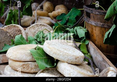 Fromage dur sur un marché de rue à Turin, Italie Banque D'Images