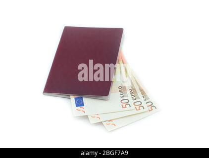 Euro dans le passeport. Argent dans le passeport isolé sur fond blanc. Collection de photos d'affaires. Banque D'Images