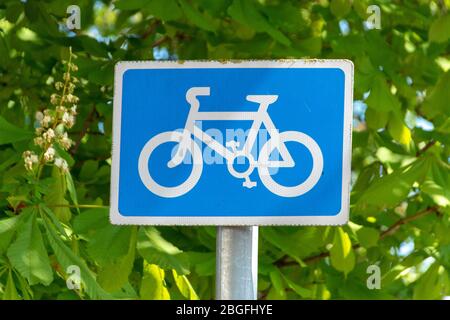 Vue rapprochée d'un panneau de la zone de passage à vélo pour avertir les conducteurs de ce passage à niveau Banque D'Images