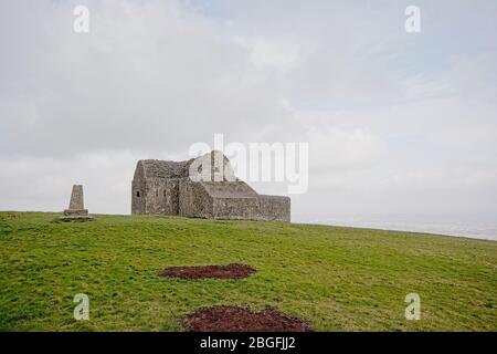 Un club de feu d'enfer, célèbre vieux toron de chasse ruine sur la colline de Montpellier en une journée nuageux à Dublin, en Irlande Banque D'Images