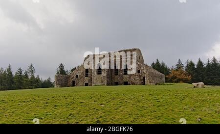 Un club de feu d'enfer, célèbre vieux toron de chasse ruine sur la colline de Montpellier en une journée nuageux à Dublin, en Irlande Banque D'Images