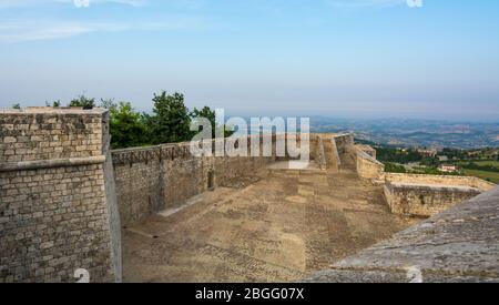 La forteresse de Civitella del Tronto, Teramo : forteresse médiévale, exemple unique d'architecture militaire médiévale dans la région des Abruzzes - Italie Banque D'Images