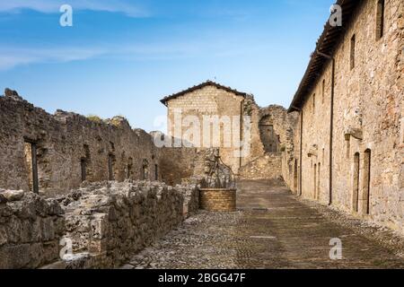 La forteresse de Civitella del Tronto, Teramo : forteresse médiévale, exemple unique d'architecture militaire médiévale dans la région des Abruzzes - Italie Banque D'Images